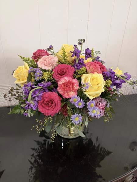 Valentines Mixed5 from Rogers Florist, your flower shop in Meridian, MS